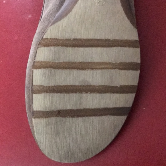 B. MAKOWSKY SUEDE FLATS - Picture 6 of 7